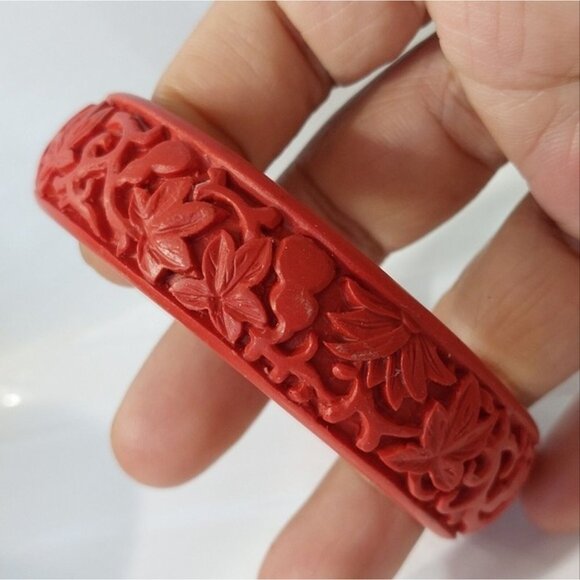 Heavily Carved Cinnabar? Resin Western Floral Motif Red Bangle Bracelet - Picture 3 of 7